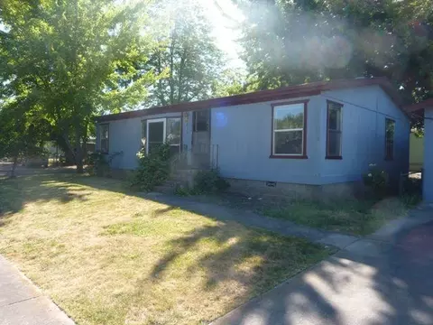 515 Meadow Ln, Eagle Point, OR 97524 photo 2