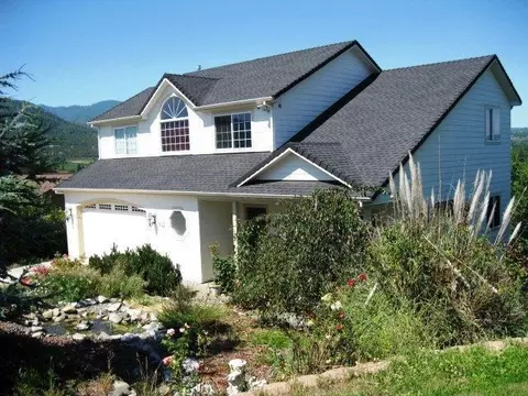 822 Amerman Dr, Phoenix, OR 97535 photo 2