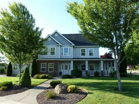 1093 Pumpkin Ridge Dr, Eagle Point, OR 97524 photo 1