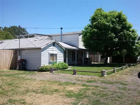 6866 Pinehurst St, Central Point, OR 97502 photo 1