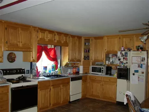 6866 Pinehurst St, Central Point, OR 97502 photo 3