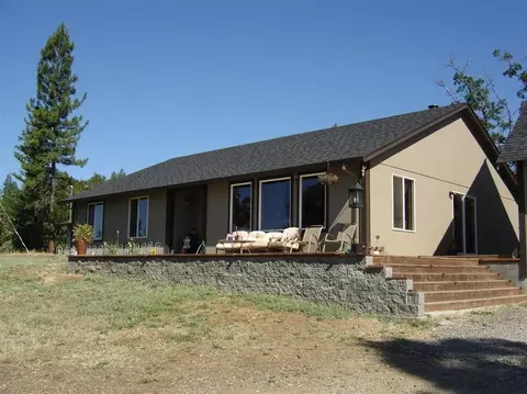 70 Leafwood Dr, Eagle Point, OR 97524 photo 2