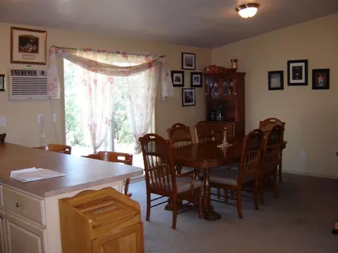 70 Leafwood Dr, Eagle Point, OR 97524 photo 5