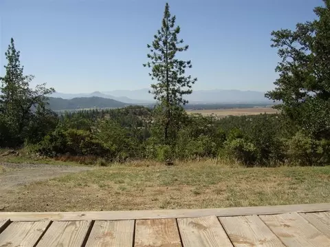 70 Leafwood Dr, Eagle Point, OR 97524 photo 4