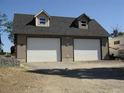 70 Leafwood Dr, Eagle Point, OR 97524 photo 3
