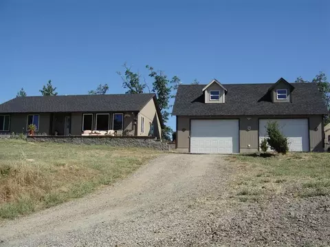 70 Leafwood Dr, Eagle Point, OR 97524 photo 1