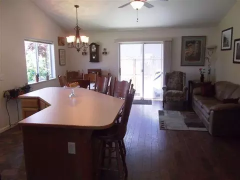 34 Pineridge Ln, Eagle Point, OR 97524 photo 3