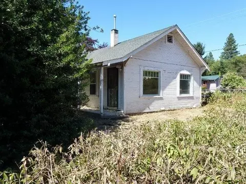 415 Pine St, Phoenix, OR 97535 photo 1