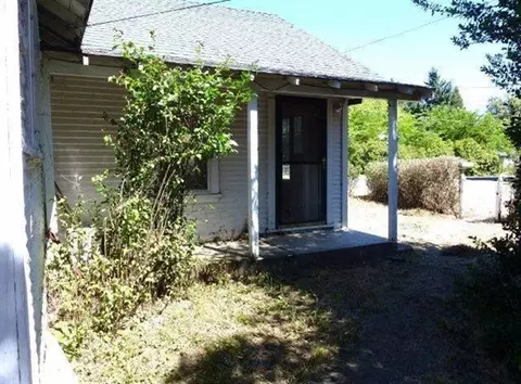 415 Pine St, Phoenix, OR 97535 photo 2