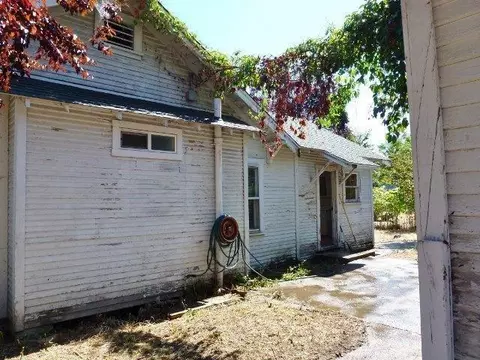415 Pine St, Phoenix, OR 97535 photo 10