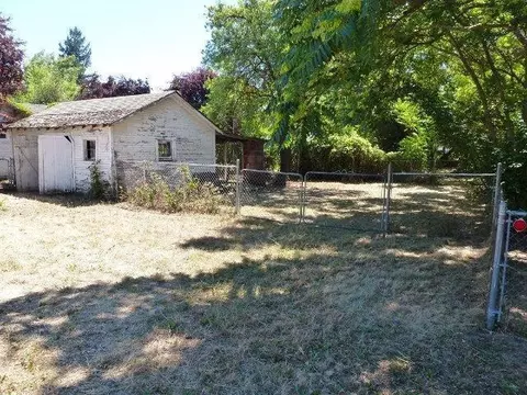415 Pine St, Phoenix, OR 97535 photo 11