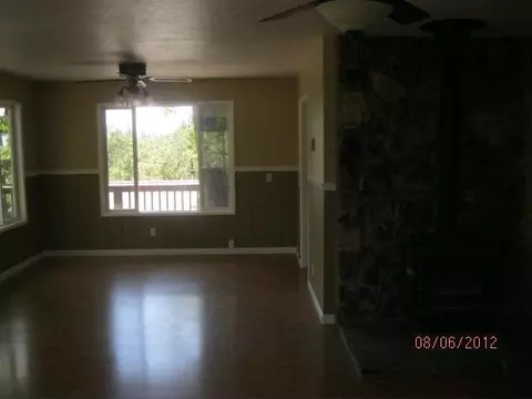 635 Greenleaf Dr, Eagle Point, OR 97524 photo 4