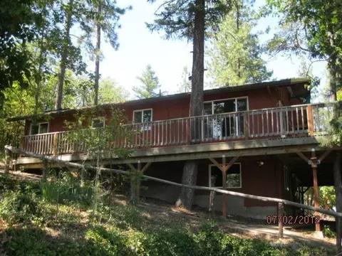 635 Greenleaf Dr, Eagle Point, OR 97524 photo 1
