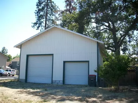 501 W Fifth St, Phoenix, OR 97535 photo 2