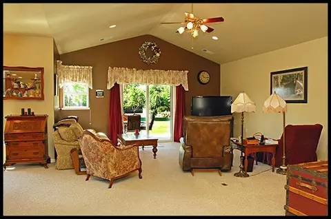 109 Walnut Pl, Phoenix, OR 97535 photo 6