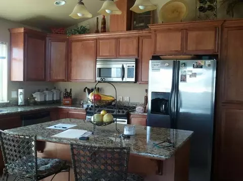 450 N Deanjou, Eagle Point, OR 97524 photo 3