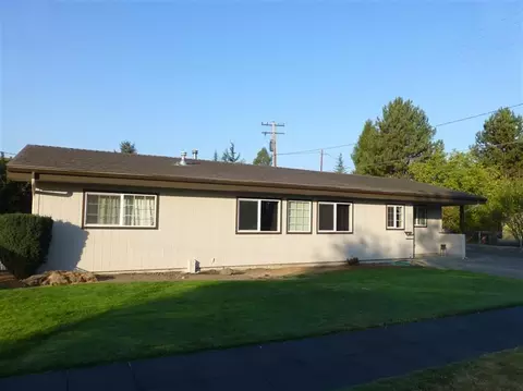 248 S Third St, Central Point, OR 97502 photo 2