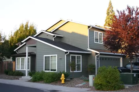 336 Live Oak Loop, Central Point, OR 97502 photo 1