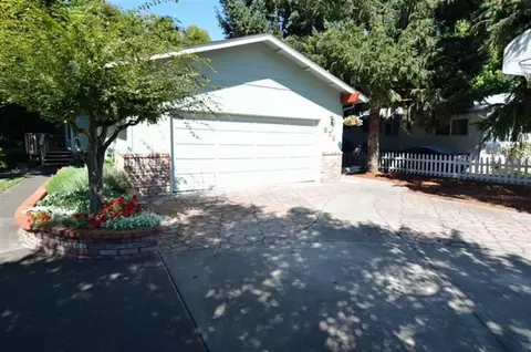 972 Shasta Ave, Eagle Point, OR 97524 photo 2