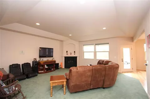 960 Arrowhead Trl, Eagle Point, OR 97524 photo 2