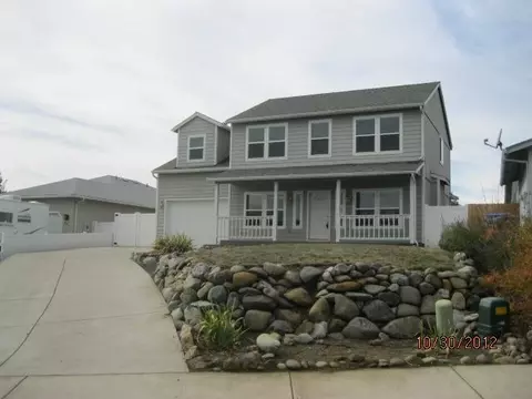 435 Phyllis Dr, Eagle Point, OR 97524 photo 1