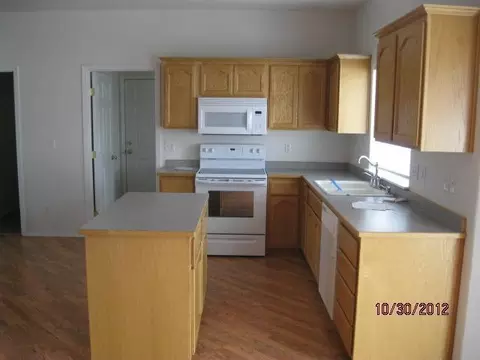 435 Phyllis Dr, Eagle Point, OR 97524 photo 2