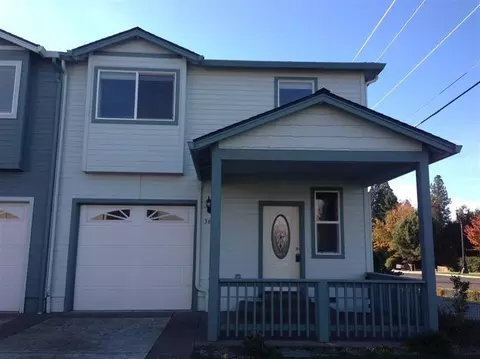 368 Jans Ct, Central Point, OR 97502 photo 1