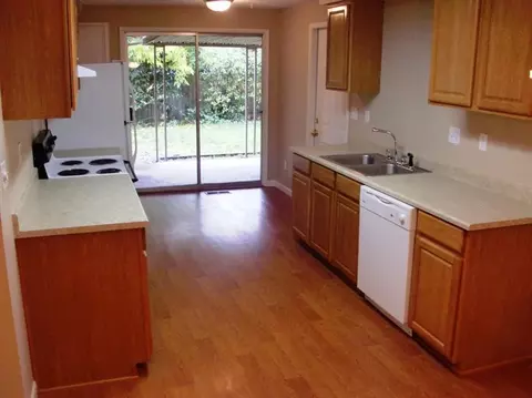 201 Shadow Lawn Dr, Eagle Point, OR 97524 photo 3
