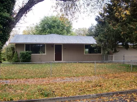 201 Shadow Lawn Dr, Eagle Point, OR 97524 photo 2