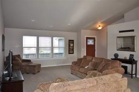 456 Deanjou Ave, Eagle Point, OR 97524 photo 2