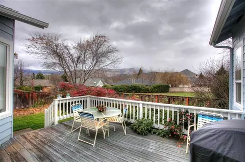809 Cypress Point Loop, Ashland, OR 97520 photo 17