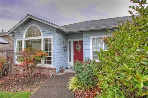 809 Cypress Point Loop, Ashland, OR 97520 photo 2