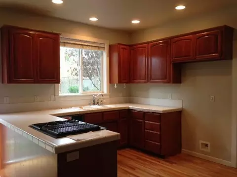 664 Ridgeway Ave, Central Point, OR 97502 photo 2