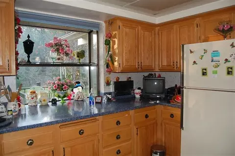 678 Eric Loop, Grants Pass, OR 97526 photo 5