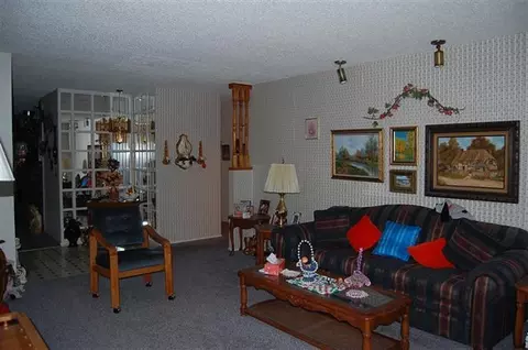 678 Eric Loop, Grants Pass, OR 97526 photo 2
