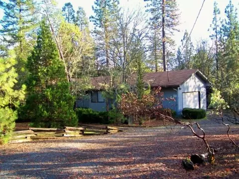 815 Eric Loop, Grants Pass, OR 97526 photo 1