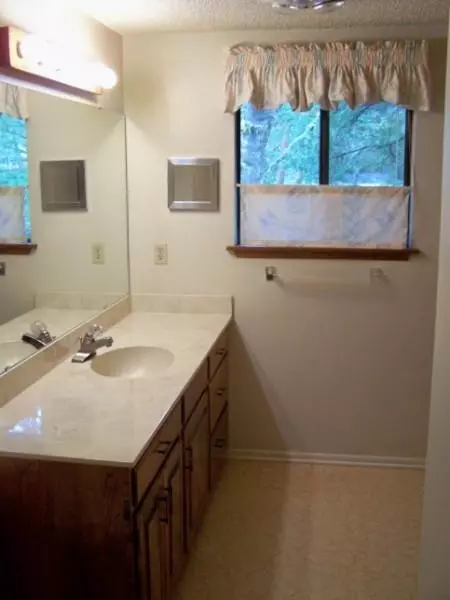 815 Eric Loop, Grants Pass, OR 97526 photo 14