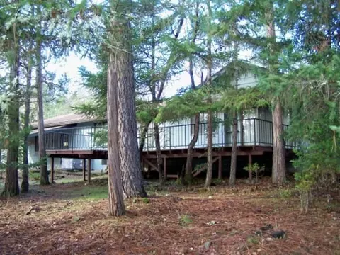 815 Eric Loop, Grants Pass, OR 97526 photo 2