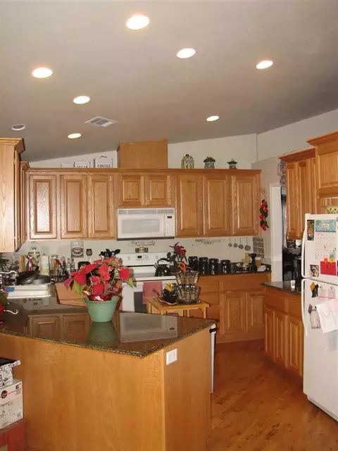 965 Black Wolf, Eagle Point, OR 97524 photo 4