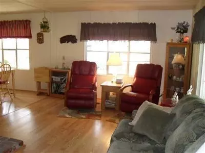 10754 Agate Rd, Eagle Point, OR 97524 photo 2