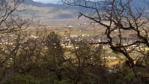 860 Linn Rd, Eagle Point, OR 97524 photo 3