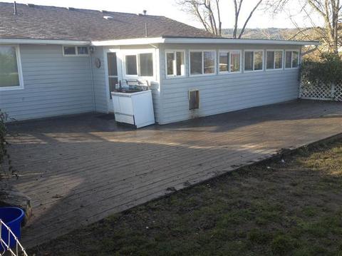 585 Craiglea Dr, Eagle Point, OR 97524 photo 2