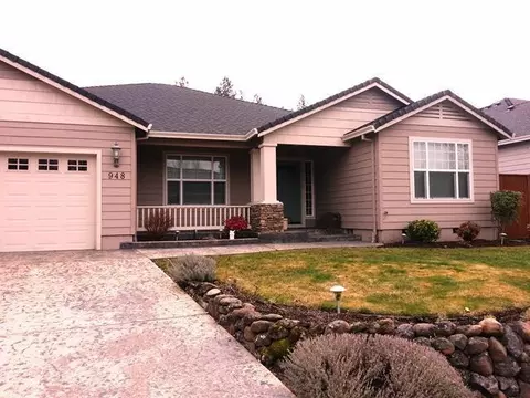 948 Black Wolf, Eagle Point, OR 97524 photo 2