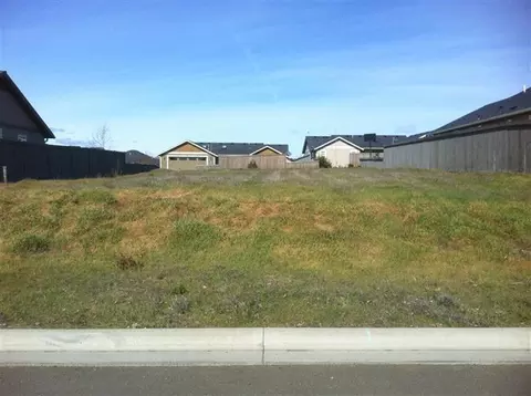 581 Barton Rd, Eagle Point, OR 97524 photo 1