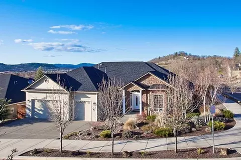 1155 Michael Ln, Eagle Point, OR 97524 photo 2