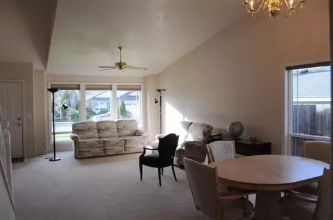 1134 Hampton St, Central Point, OR 97502 photo 3