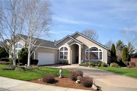 136 Keystone Way, Eagle Point, OR 97524 photo 1