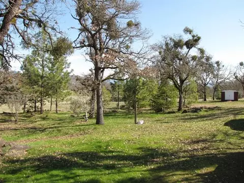 285 Capri Dr, Eagle Point, OR 97524 photo 2