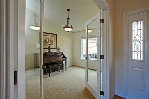 107 Sky Hawk Dr, Eagle Point, OR 97524 photo 3