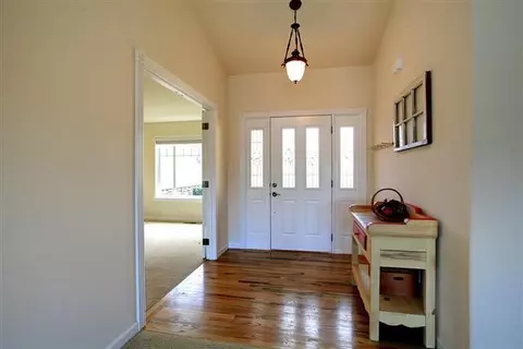 107 Sky Hawk Dr, Eagle Point, OR 97524 photo 2